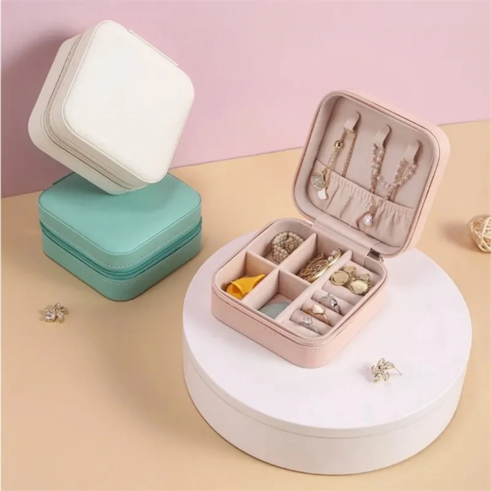 NWT travel jewelry box storage case for rings, earrings, necklaces vegan zipper